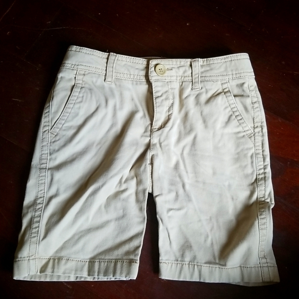 Khaki school shorts for females from the brand Aeropostale.